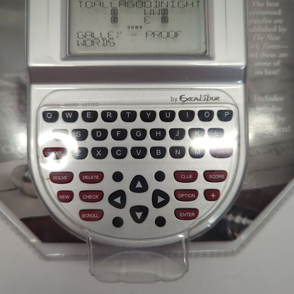 THE NEW YORK TIMES Electronic Crossword Puzzle Hand Held Game 500 Puzzles NEW - Picture 4 of 5